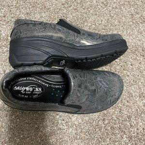 Easy works shoes, gray, black colors. Comfort and goes with most color scrubs.